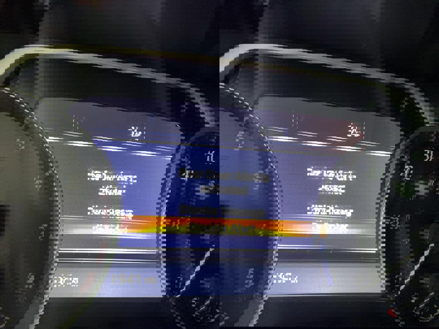 Used 2021 Nissan Titan SV w/ SV Convenience Package image 9