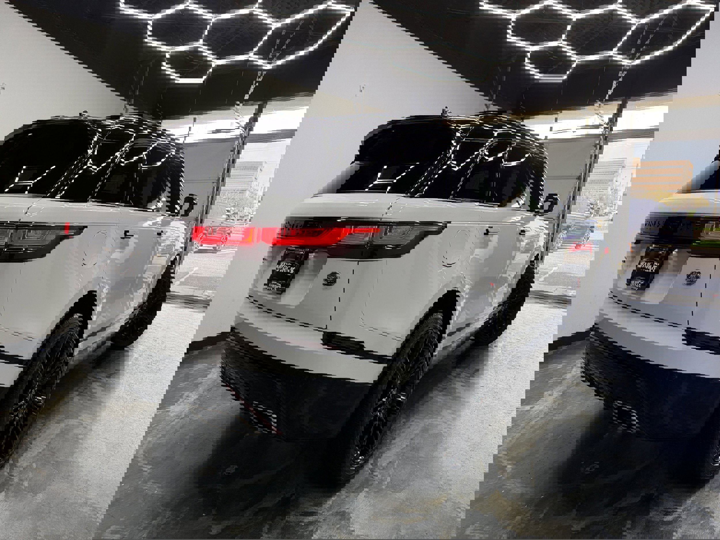 Used 2023 Land Rover Range Rover Velar R-Dynamic S image 5