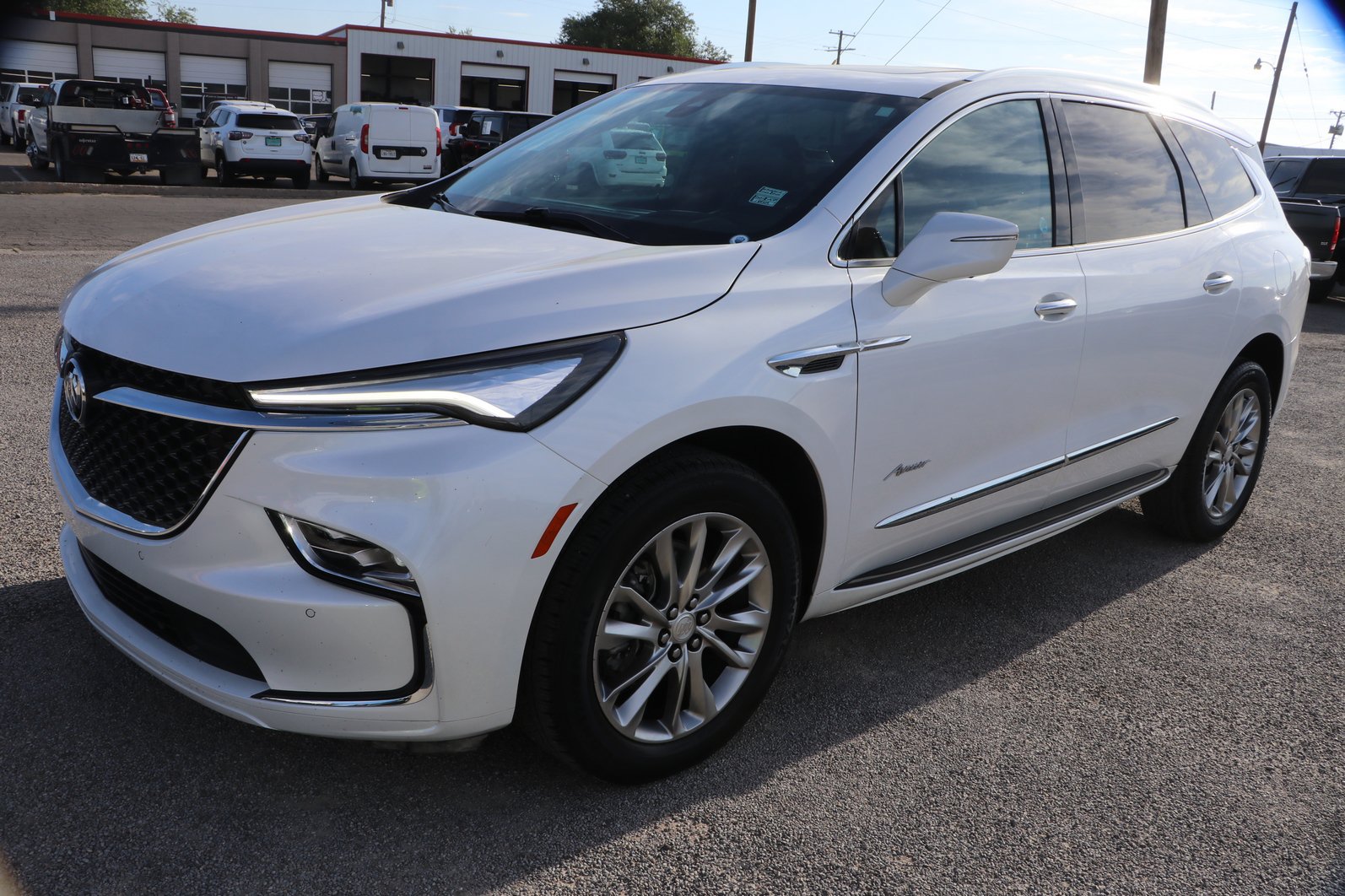 Used 2022 Buick Enclave Avenir w/ Avenir Technology Package AWD/4WD image 3