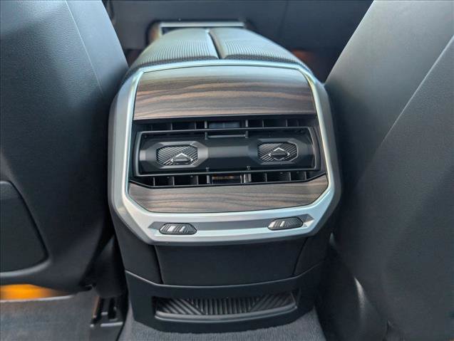 Used 2025 BMW i7 xDrive60 AWD/4WD image 30