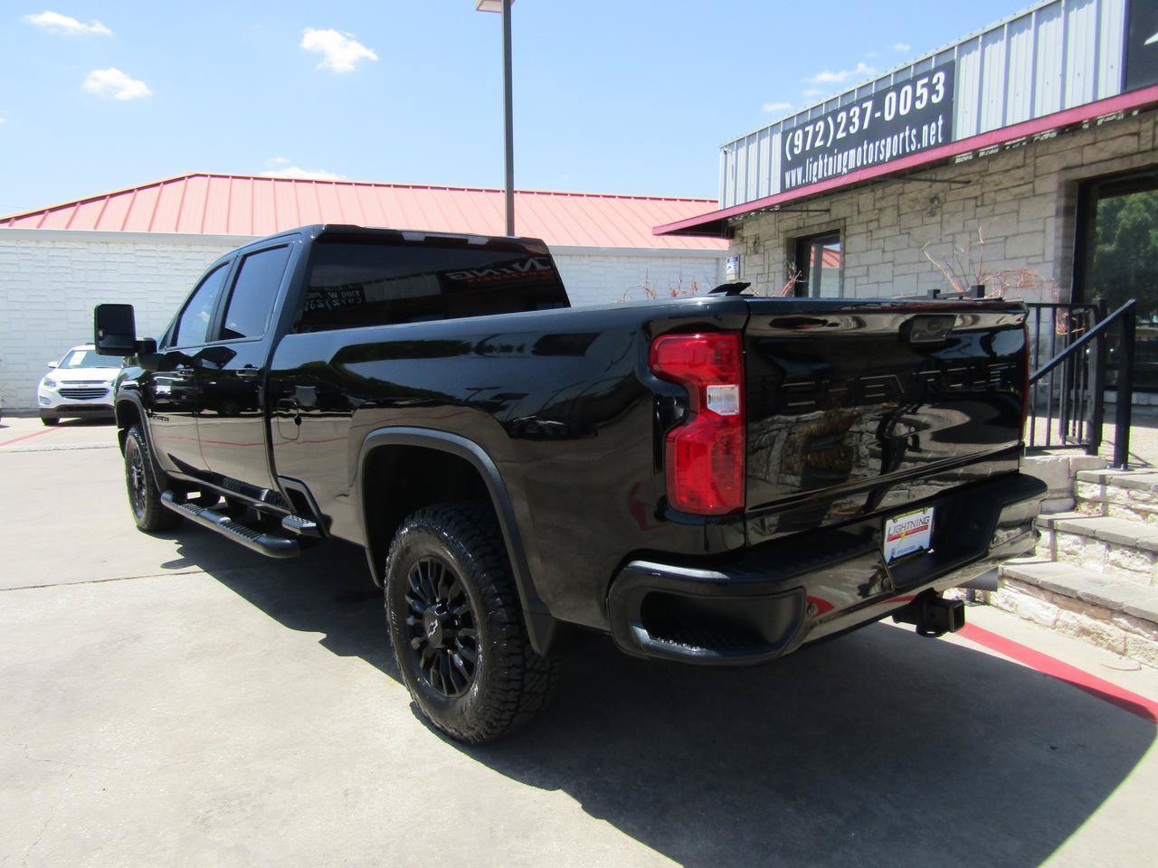 Used 2022 Chevrolet Silverado 2500 LT w/ Midnight Edition AWD/4WD image 3