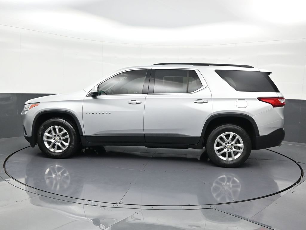 Used 2021 Chevrolet Traverse LT image 2