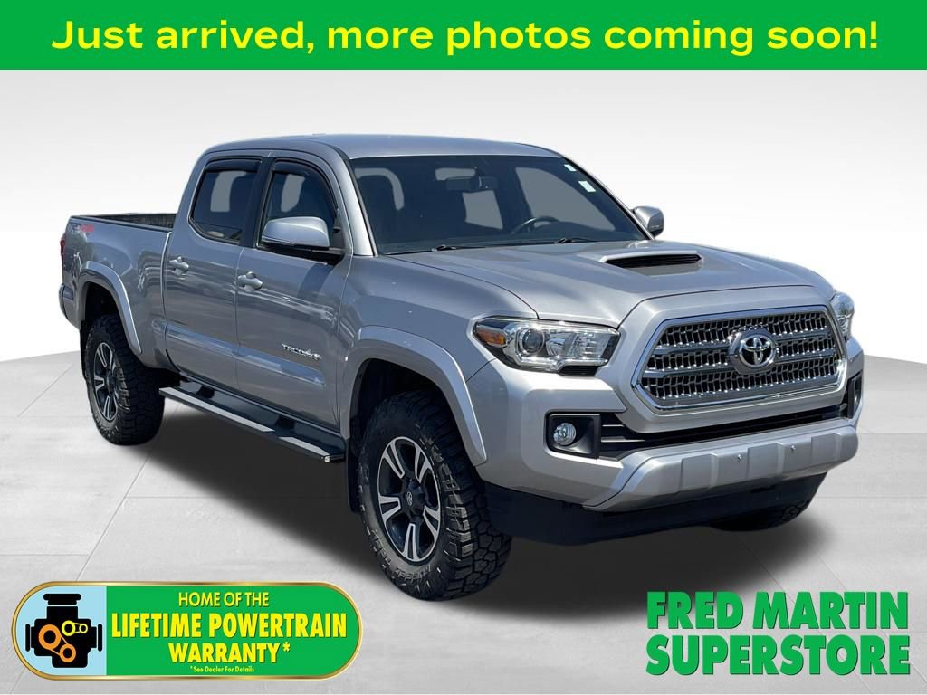 Used 2017 Toyota Tacoma TRD Sport w/ Tow Package AWD/4WD image 1