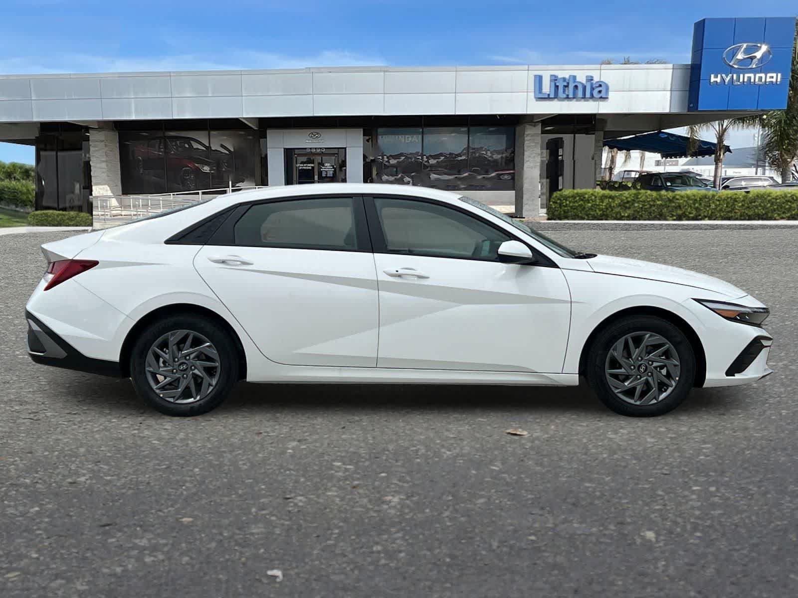 New 2026 Hyundai Elantra Hybrid FWD image 9