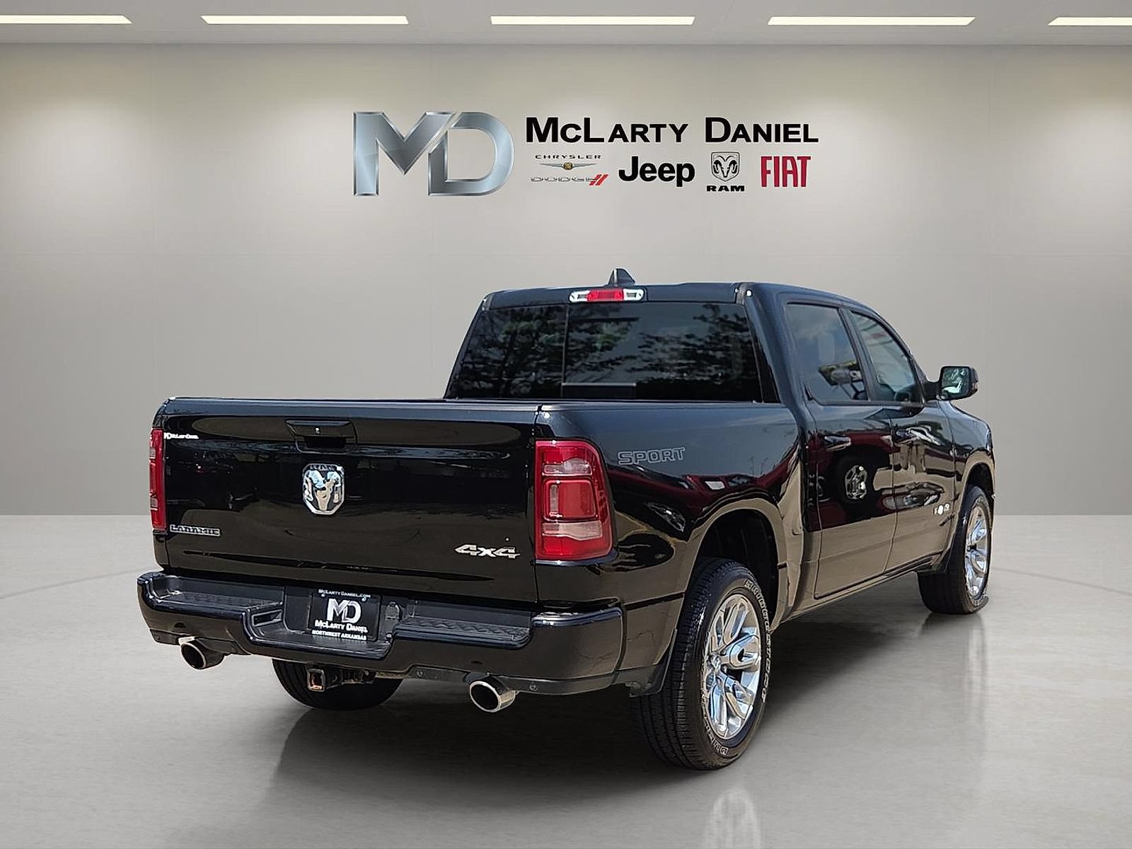 Used 2023 RAM 1500 Laramie AWD/4WD image 5