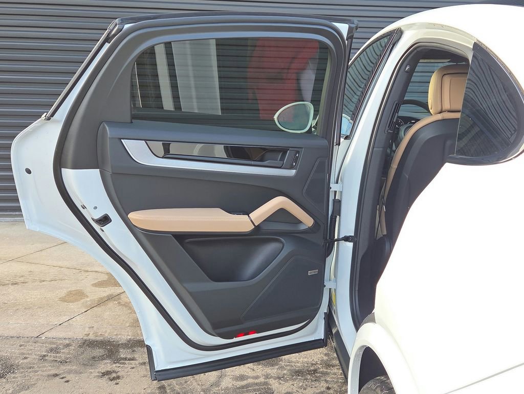 Certified 2026 Porsche Cayenne Coupe image 17