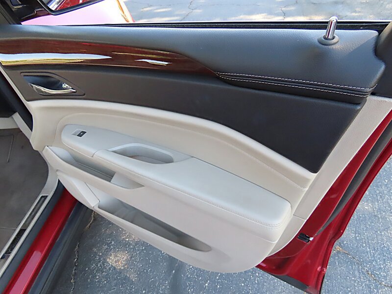 Used 2011 Cadillac SRX Luxury FWD image 31