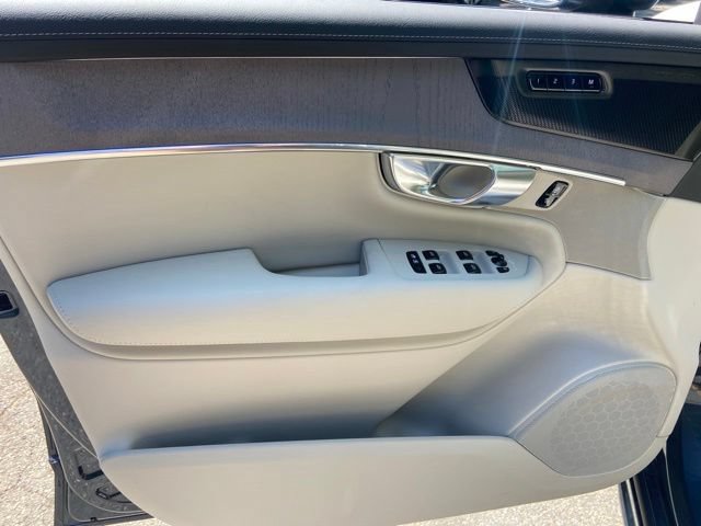 New 2026 Volvo XC90 T8 Ultra w/ Protection Package Premier AWD/4WD image 13