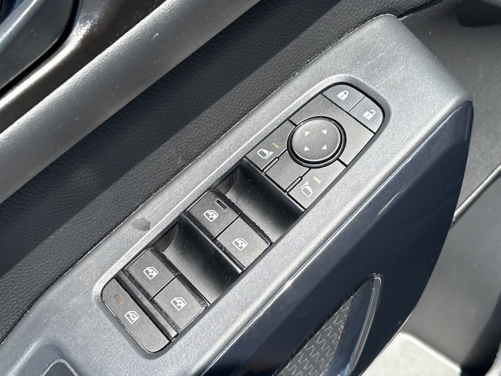 Used 2025 Nissan Pathfinder SV FWD image 10
