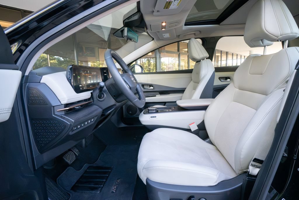 Used 2024 Nissan Ariya AWD image 8