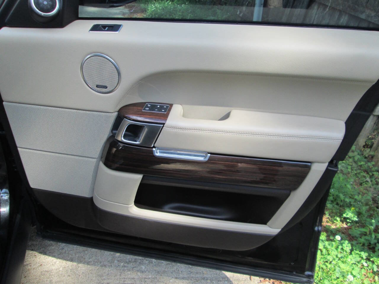 Used 2016 Land Rover Range Rover Supercharged image 16