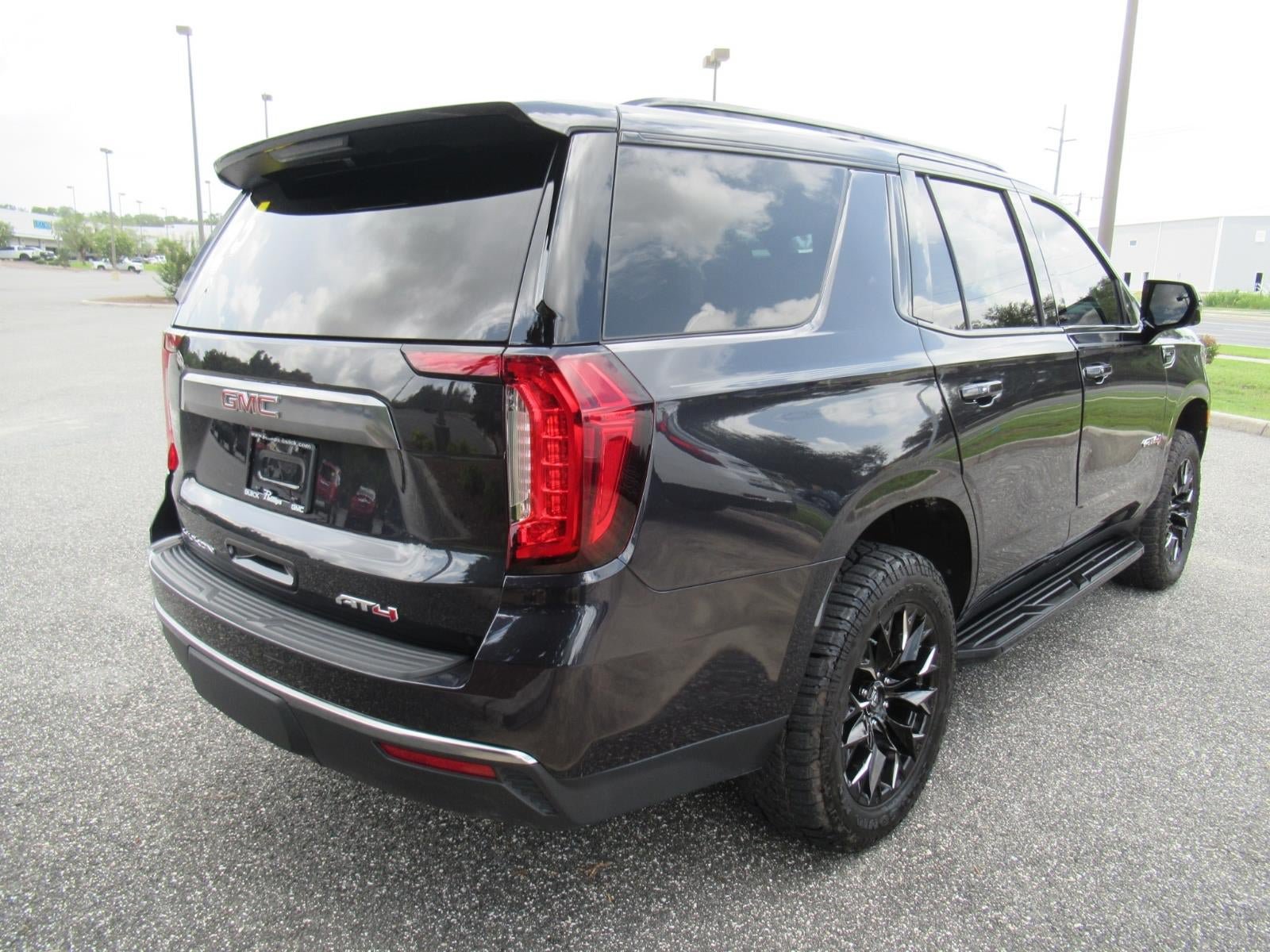Used 2024 GMC Yukon AT4 w/ Technology Package AWD/4WD image 7