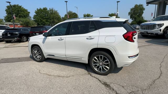 Used 2024 GMC Terrain Denali w/ Denali Premium Package AWD/4WD image 6