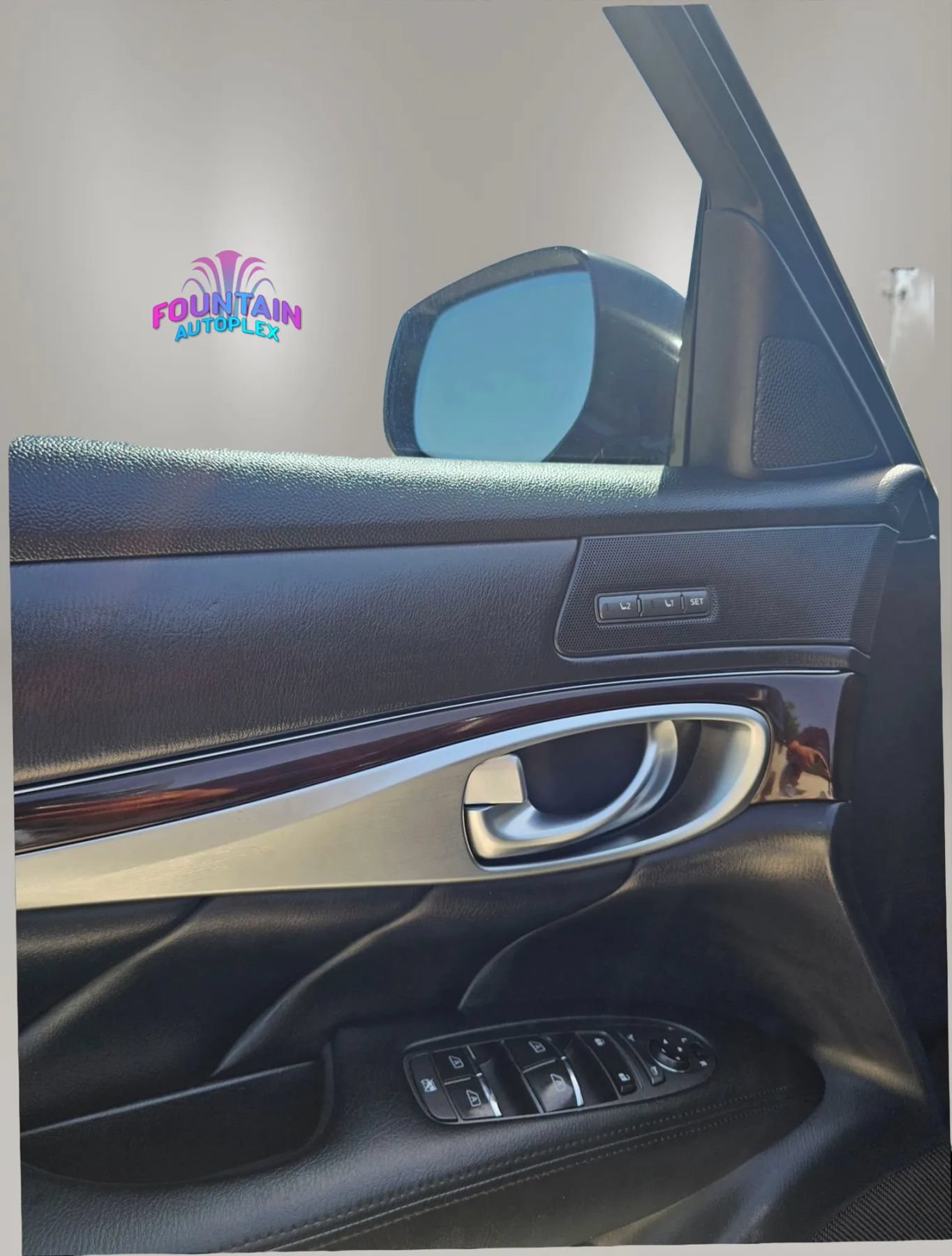 Used 2018 INFINITI Q70 Luxe RWD image 21