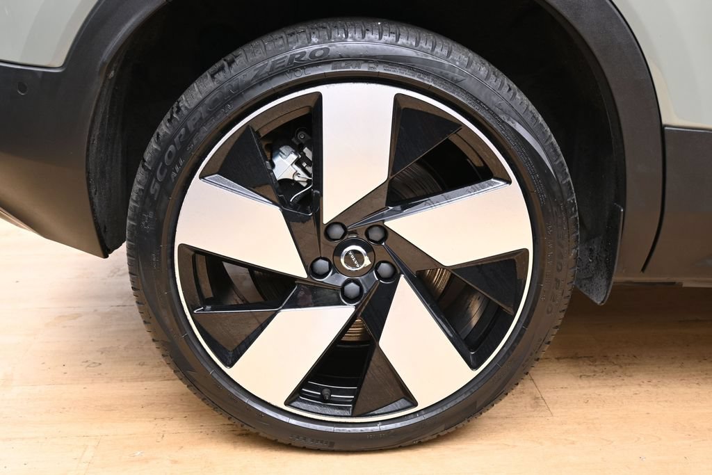 Used 2023 Volvo C40 P8 Recharge Ultimate AWD/4WD image 32