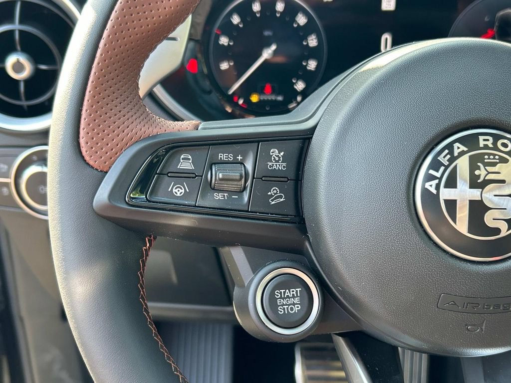 New 2025 Alfa Romeo Stelvio Sprint AWD/4WD image 27