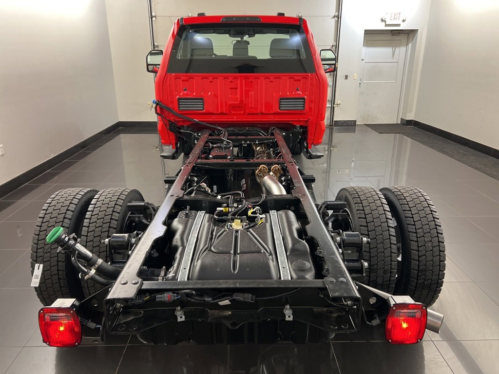 New 2025 Ford F550 4x4 Regular Cab Super Duty image 5