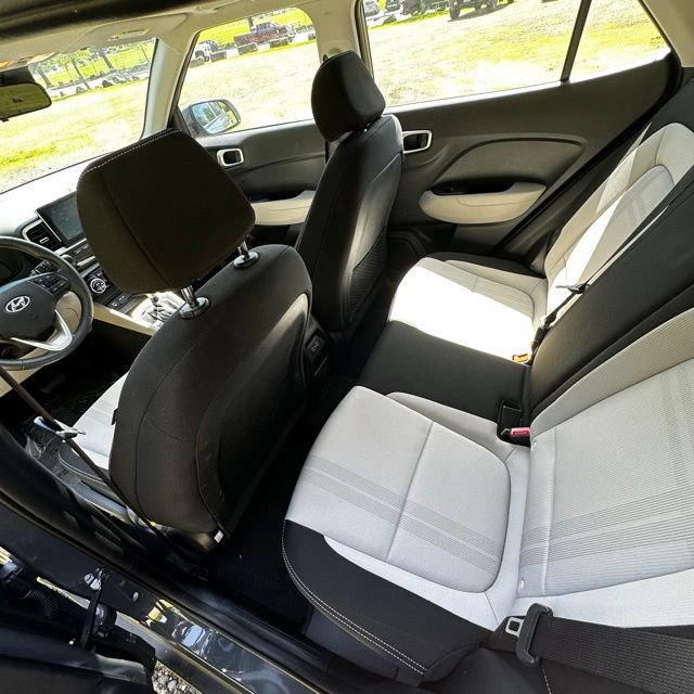 Certified 2025 Hyundai Venue SEL FWD image 15