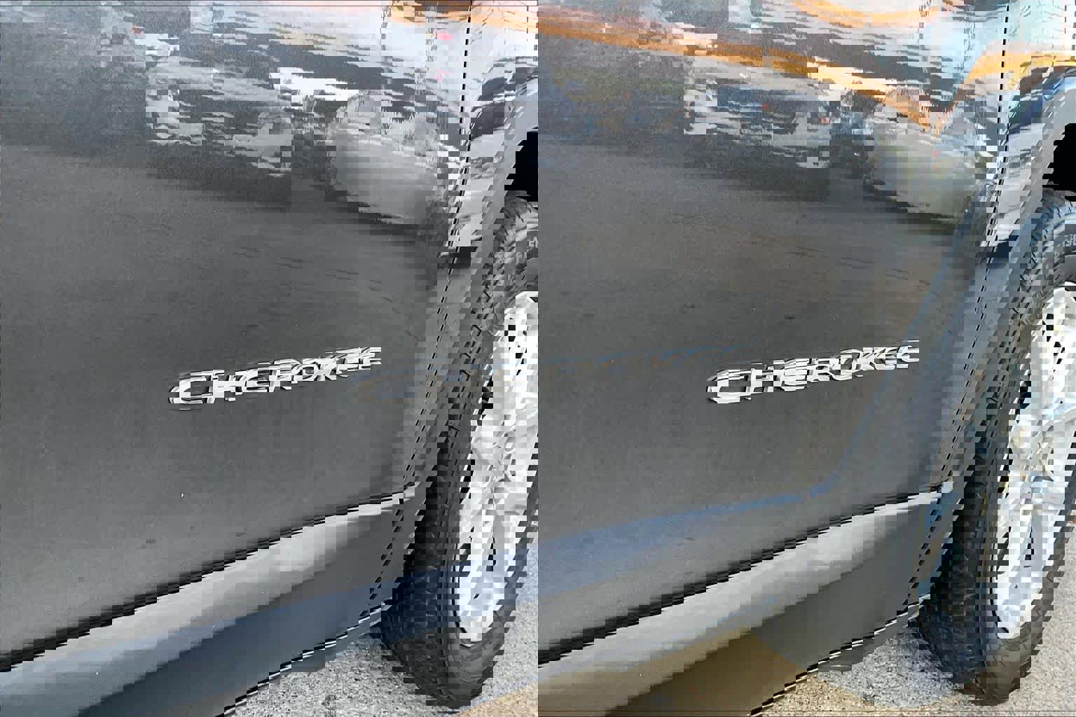 Used 2017 Jeep Cherokee Latitude w/ Safety/Convenience Group image 9