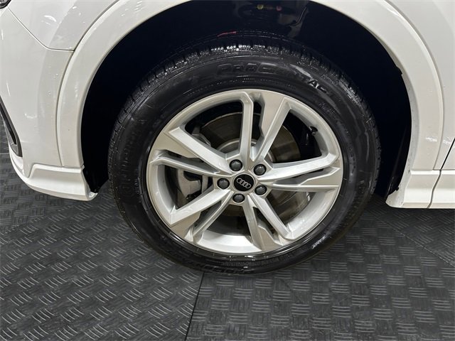 Used 2024 Audi Q3 2.0T Premium w/ Convenience Package image 14