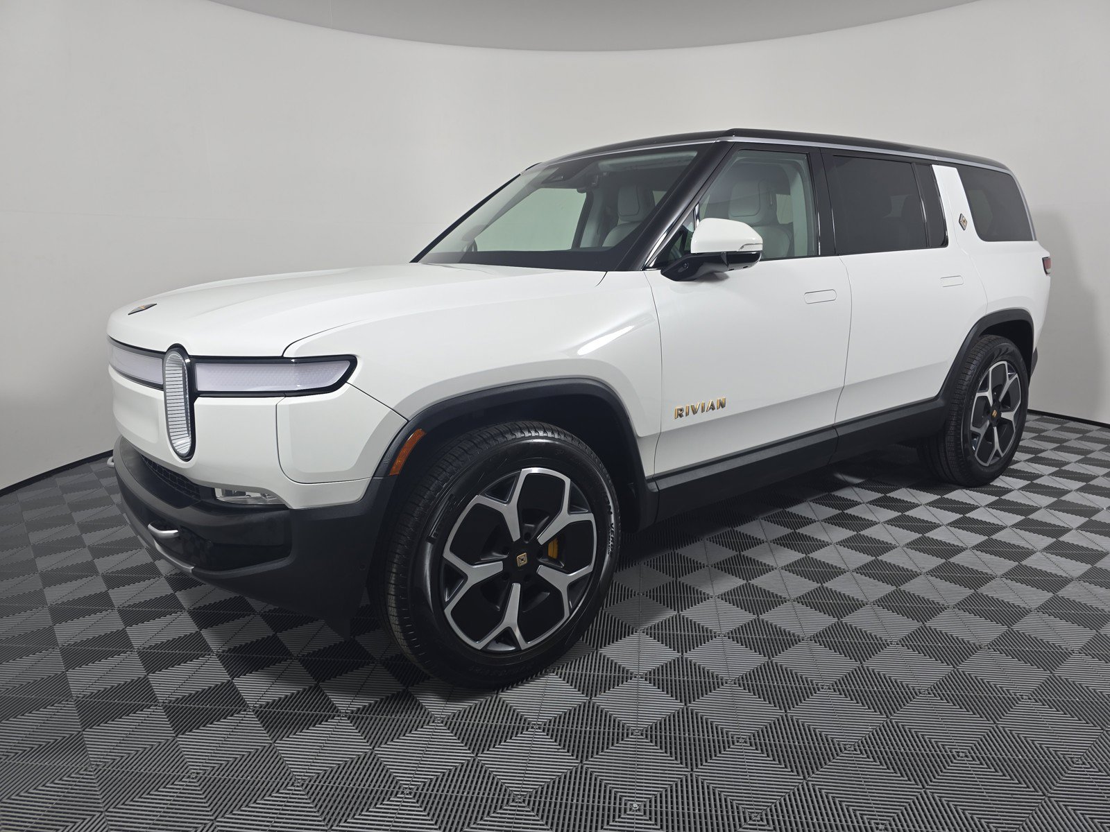 Used 2024 Rivian R1S Adventure