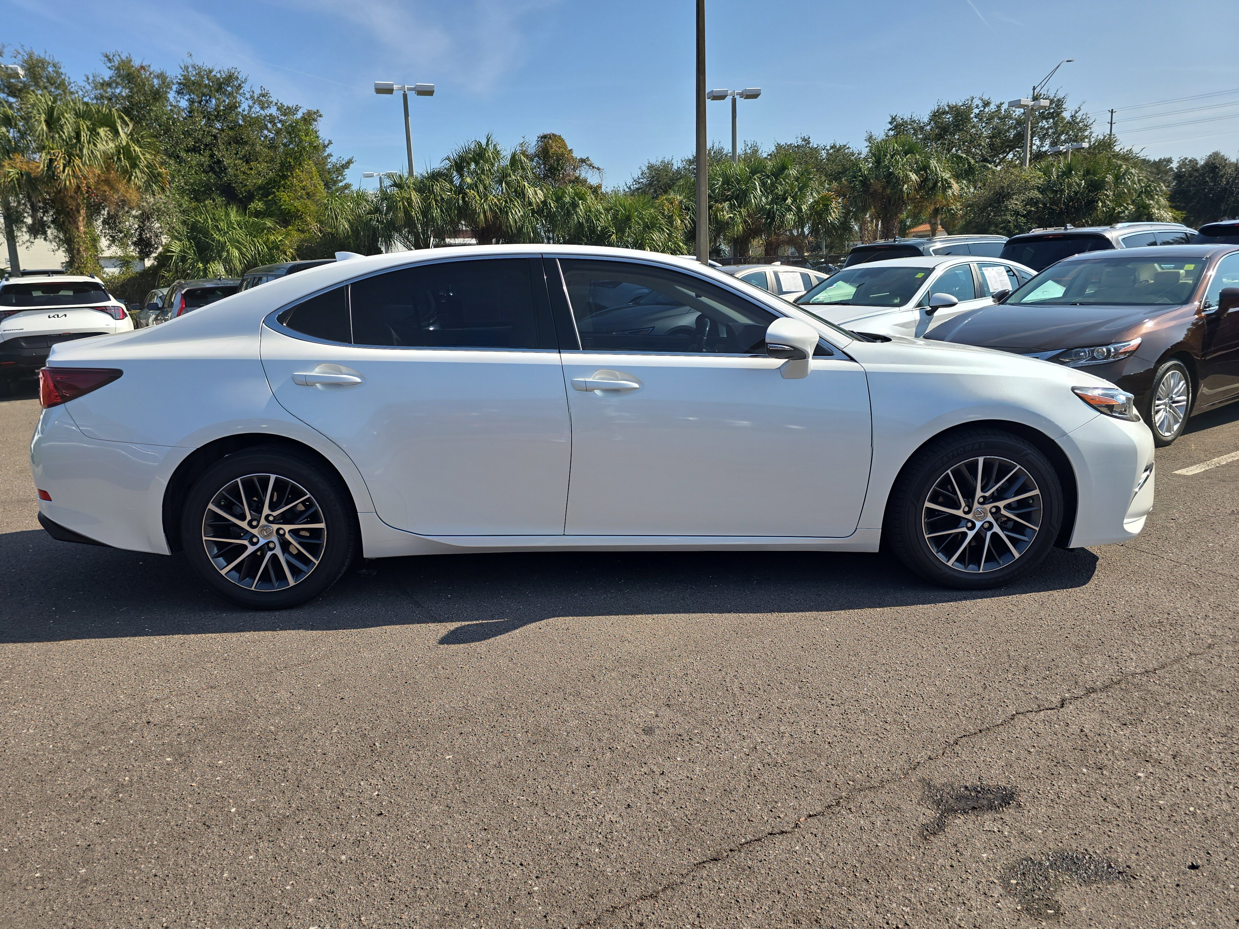Used 2017 Lexus ES 350 image 9