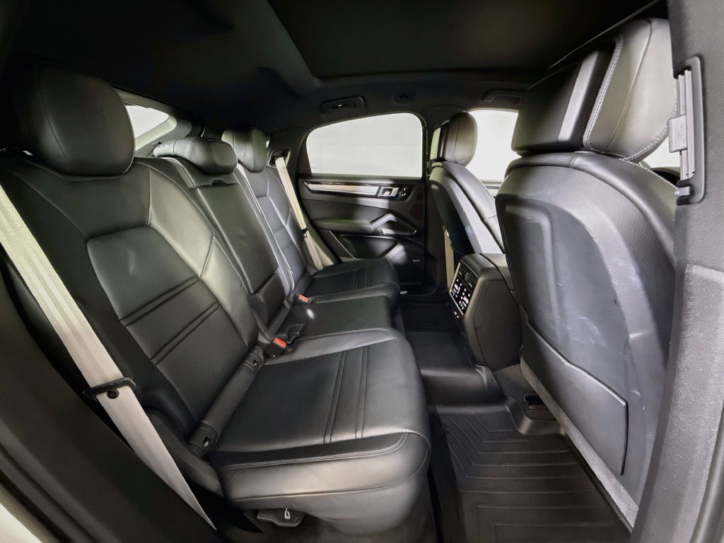 Certified 2023 Porsche Cayenne Platinum Edition AWD/4WD image 19