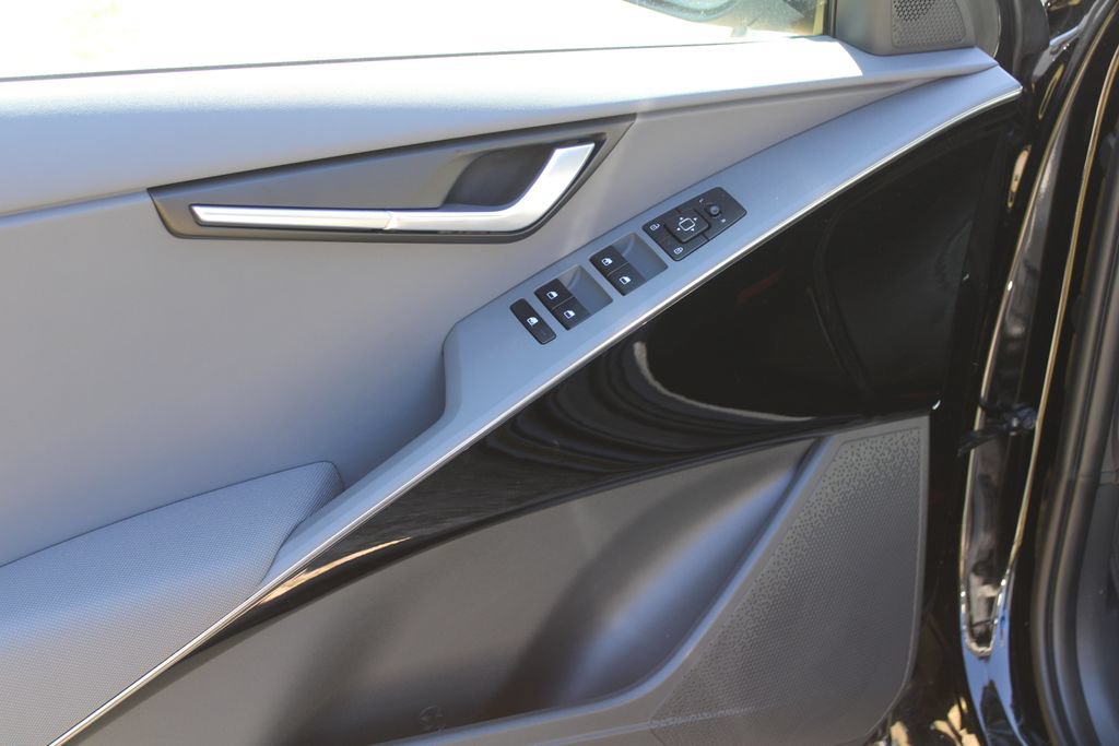 New 2026 Kia Niro FWD image 18