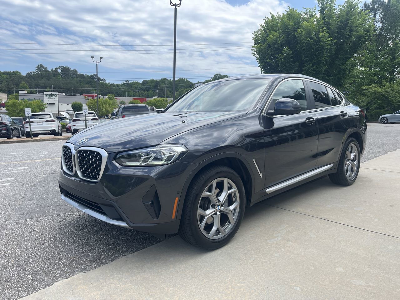Certified 2025 BMW X4 xDrive30i AWD/4WD image 4