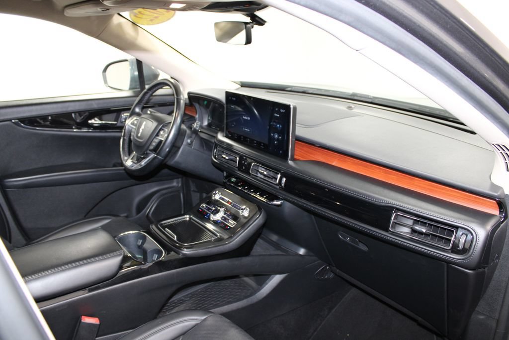 Used 2022 Lincoln Nautilus Reserve AWD/4WD image 31