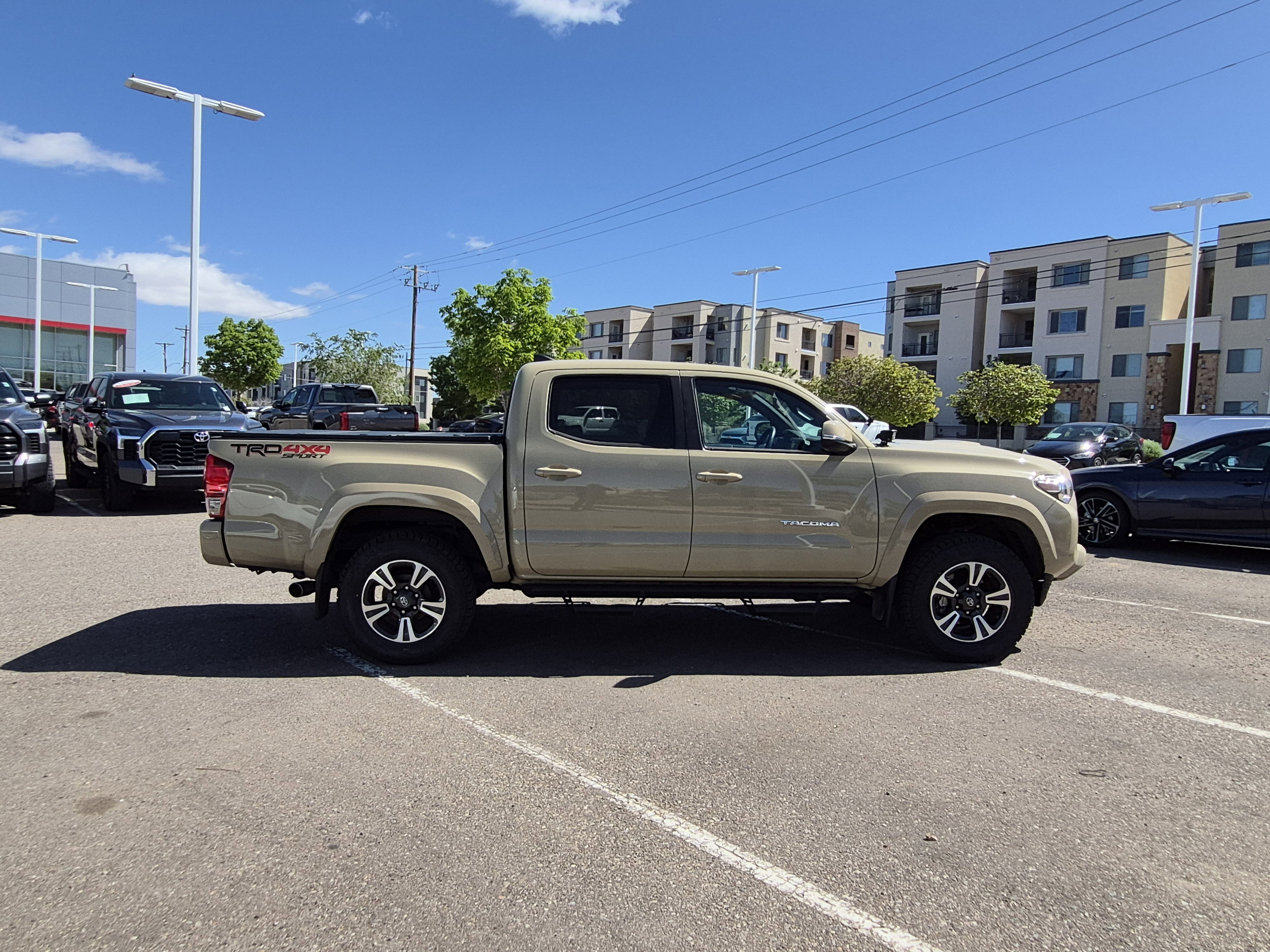 Used 2017 Toyota Tacoma TRD Sport w/ Premium & Technology Package AWD/4WD image 6