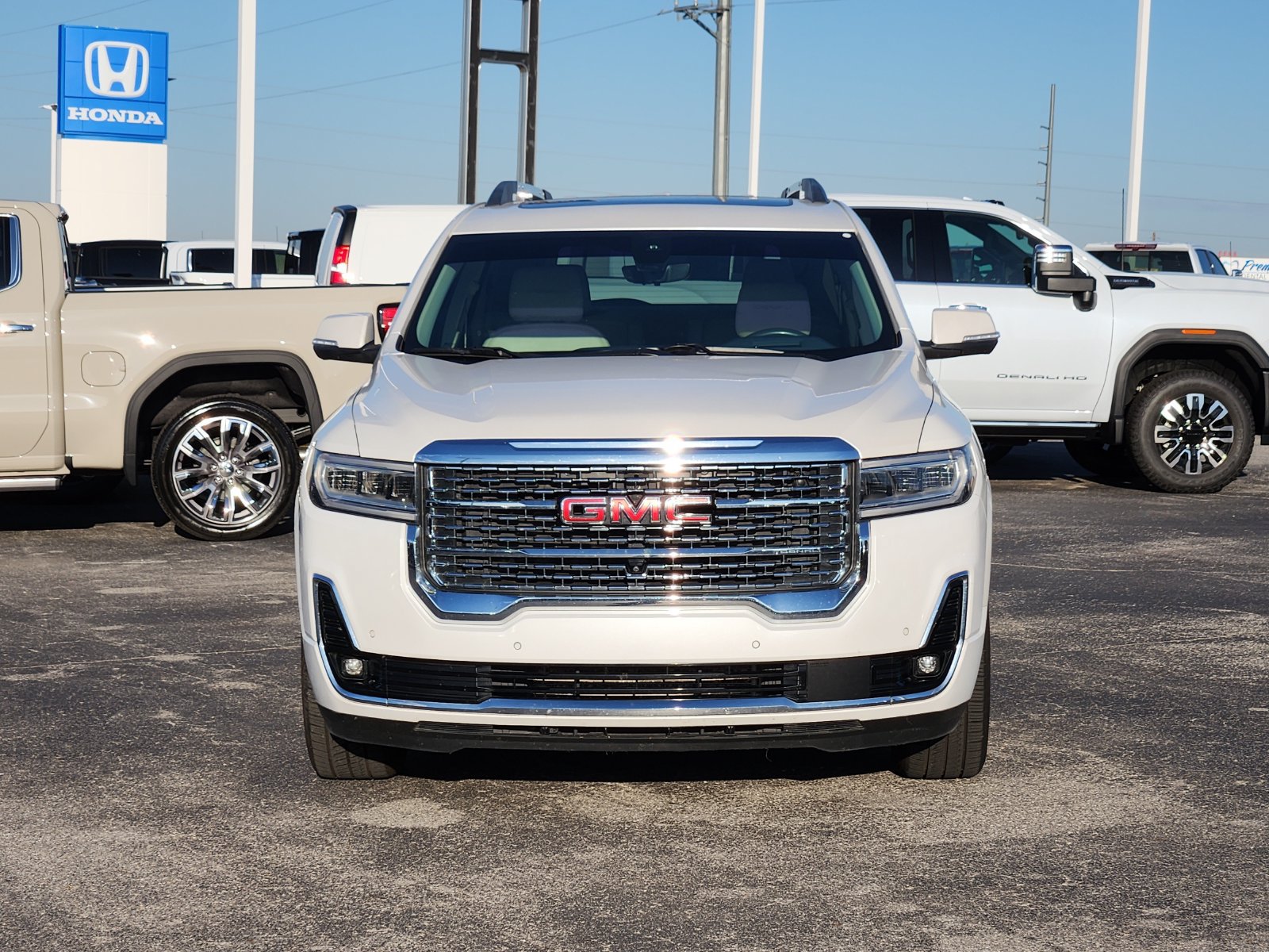 Used 2021 GMC Acadia Denali w/ Denali Technology Package FWD image 6