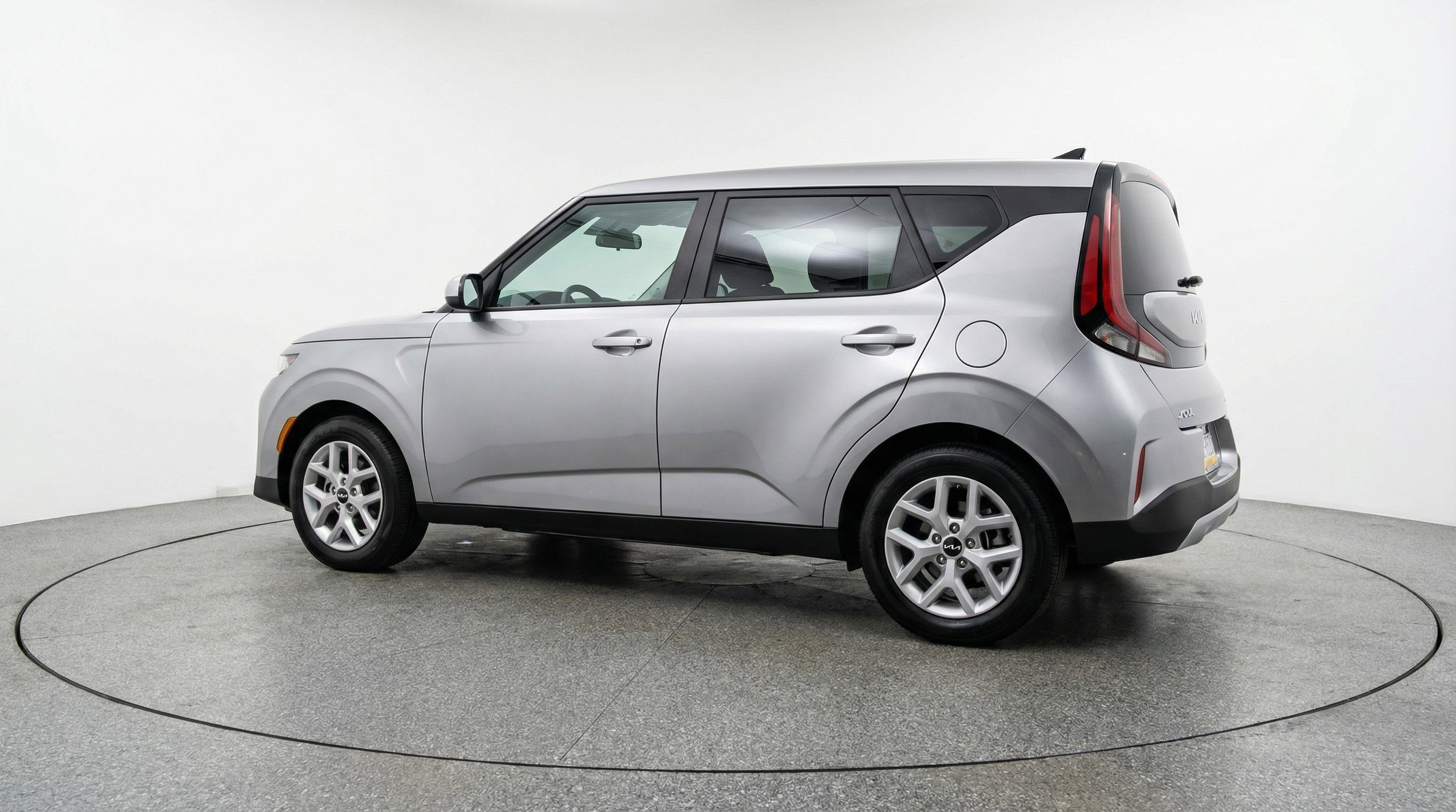 Used 2025 Kia Soul LX w/ LX Technology Package FWD image 6