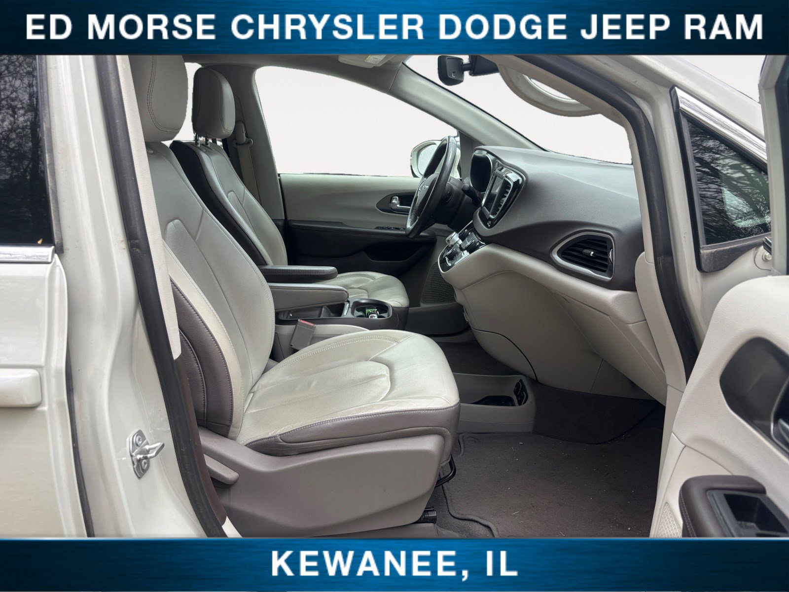 Used 2019 Chrysler Pacifica Touring-L FWD image 15
