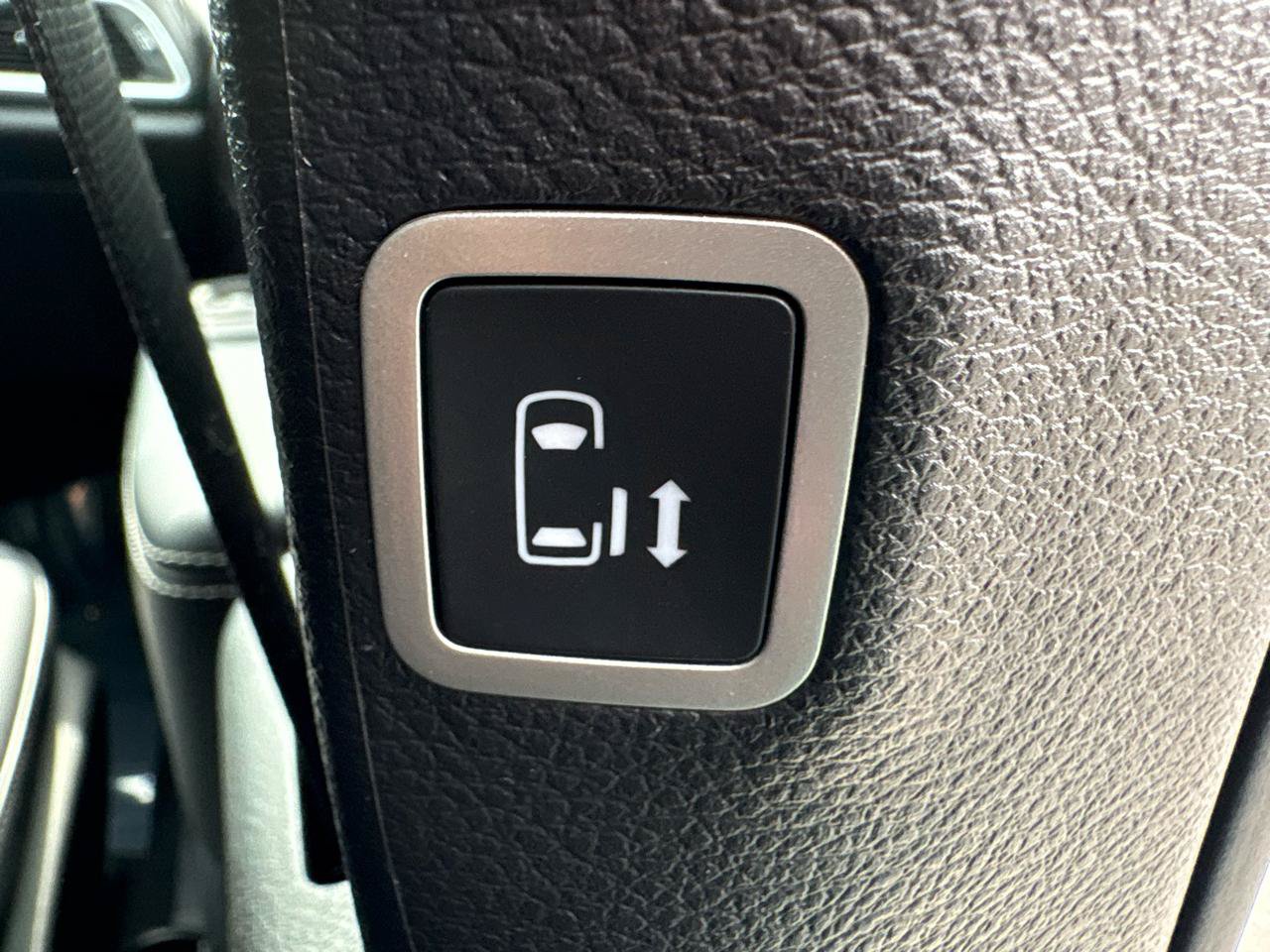 Used 2026 Chrysler Pacifica Select FWD image 37