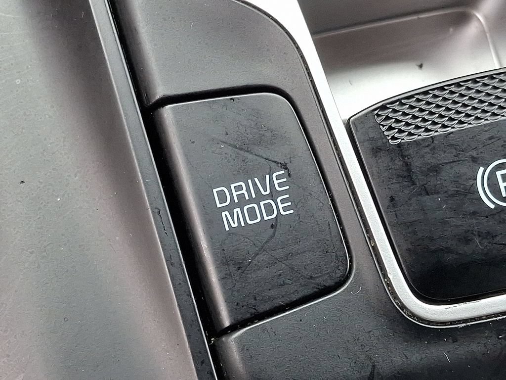Used 2024 Kia Carnival LX FWD image 23