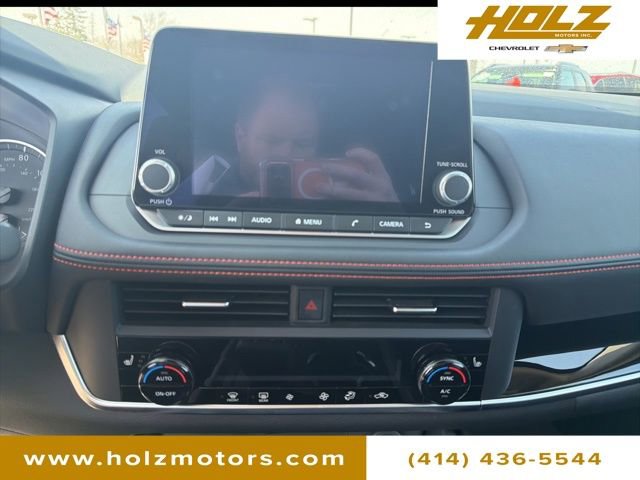 Used 2025 Nissan Rogue SV image 15