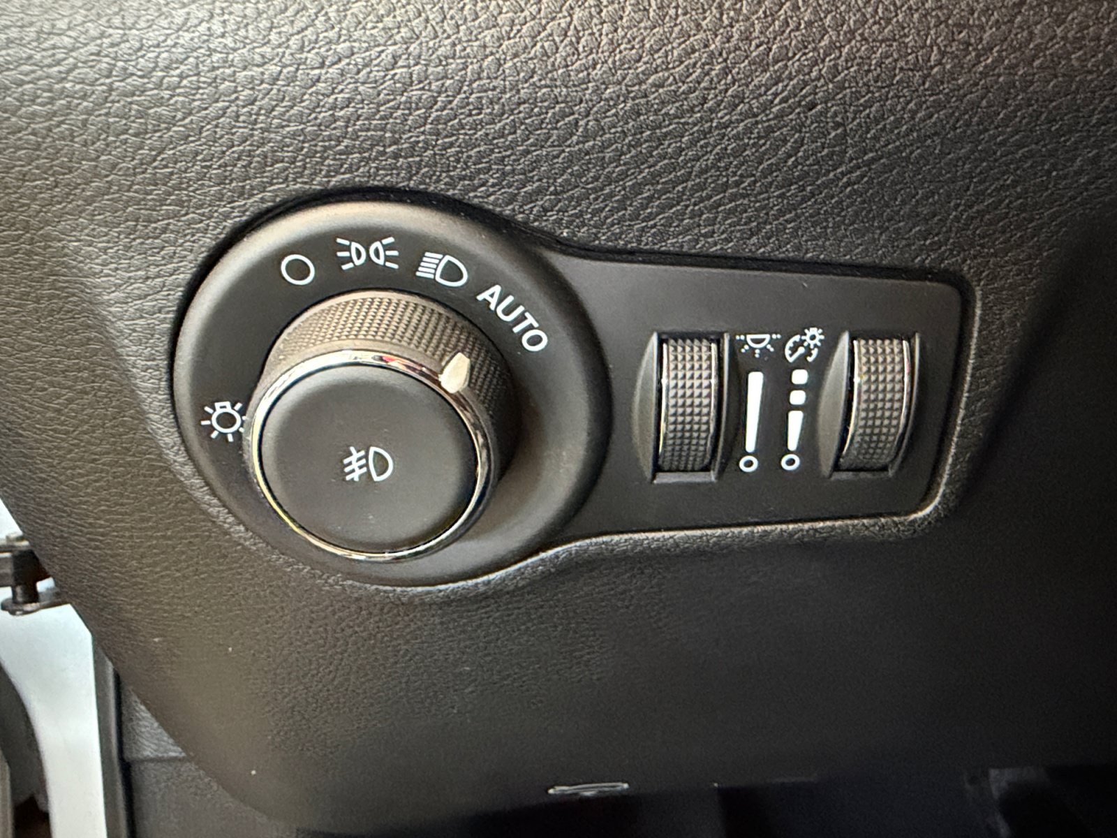Used 2024 Jeep Compass Latitude AWD/4WD image 25