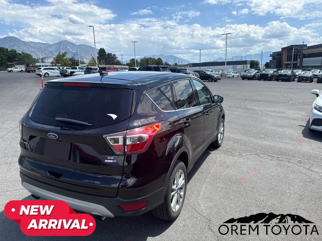 Used 2017 Ford Escape SE w/ SE Cold Weather Package AWD/4WD image 4