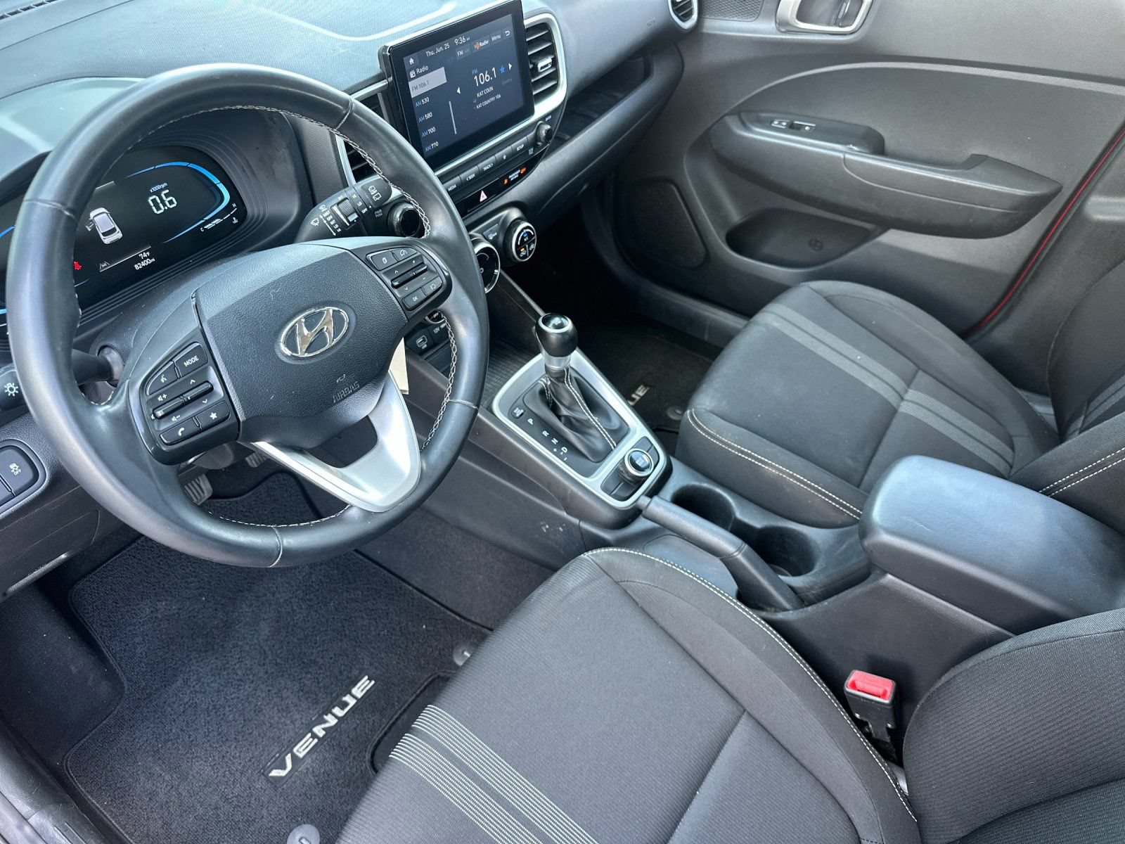 Used 2023 Hyundai Venue SEL FWD image 9