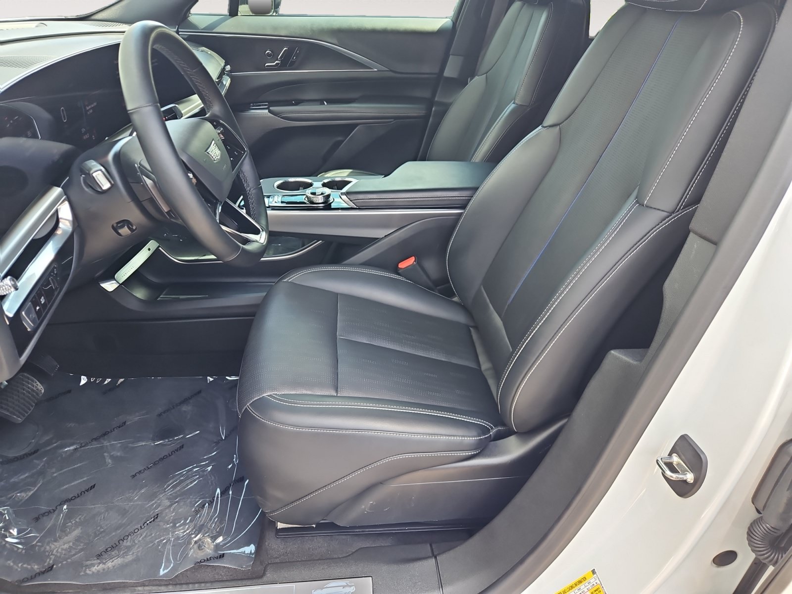 Used 2024 Cadillac Lyriq Luxury RWD image 9