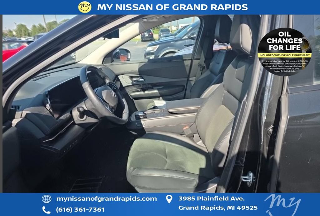 Used 2024 Nissan Ariya AWD image 8