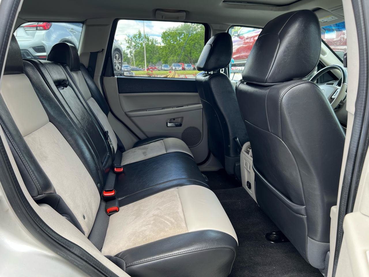 Used 2010 Jeep Grand Cherokee Limited AWD/4WD image 14