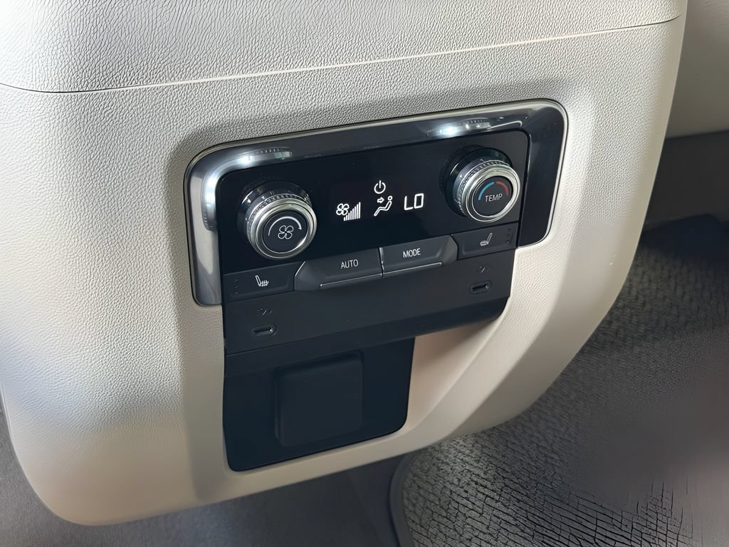 Used 2025 GMC Yukon Denali w/ Sun & Power Step Package RWD image 21