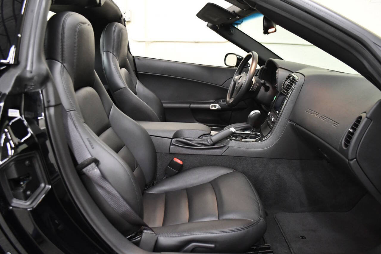 Used 2011 Chevrolet Corvette Coupe w/ 1LT RWD image 12
