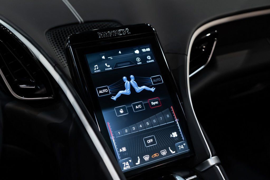 Used 2025 Ferrari Roma Spider image 32