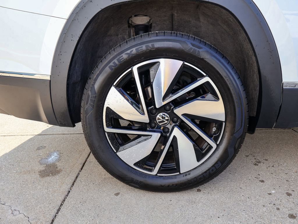 Certified 2024 Volkswagen Atlas SEL image 8