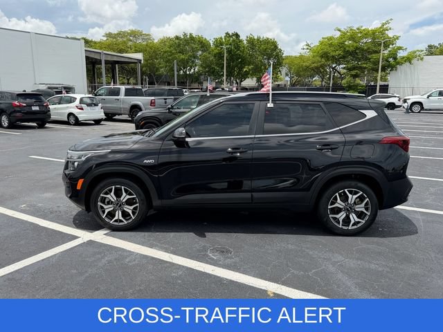 Used 2023 Kia Seltos EX AWD/4WD image 4
