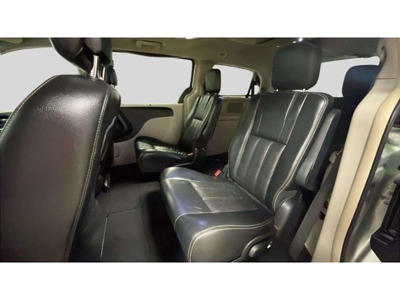 Used 2011 Chrysler Town & Country Touring-L w/ Entertainment Group #2 FWD image 14