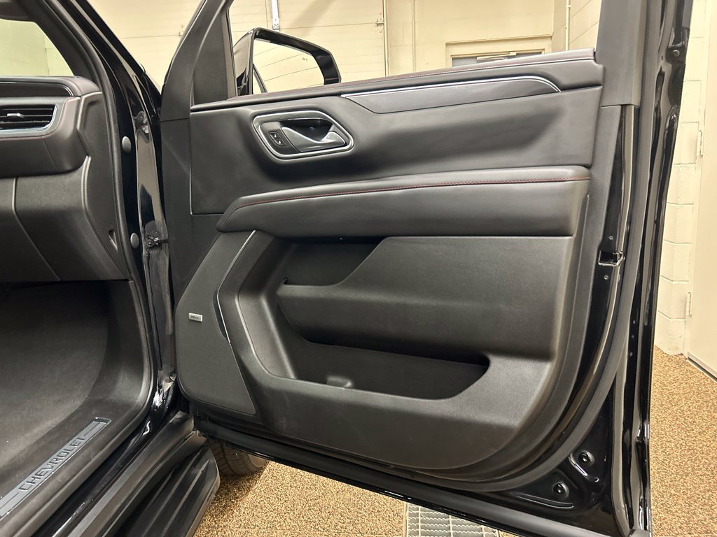 Used 2022 Chevrolet Tahoe RST w/ Luxury Package AWD/4WD image 20